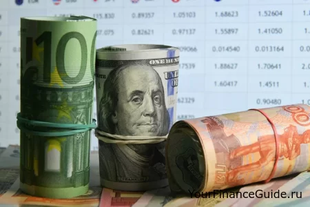 Курс евро и доллара бьет по стерлингу